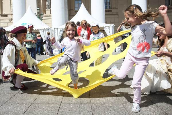 赶紧抓住最后的尾巴，像孩子一样拥抱夏日！