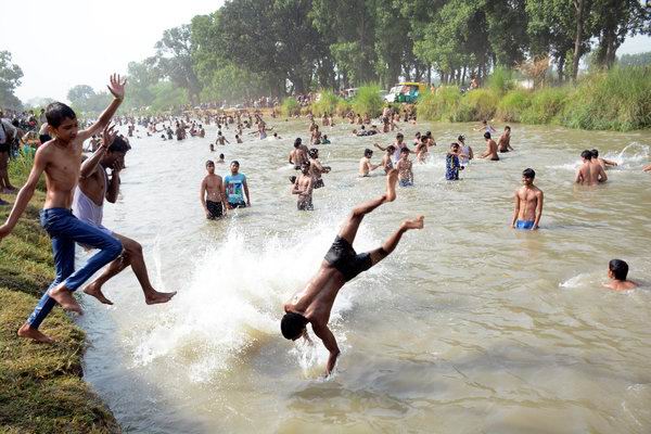 赶紧抓住最后的尾巴，像孩子一样拥抱夏日！
