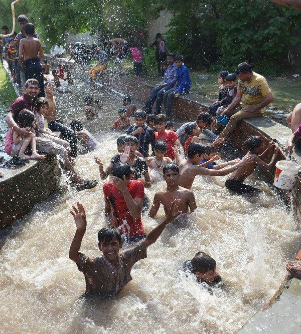 赶紧抓住最后的尾巴，像孩子一样拥抱夏日！