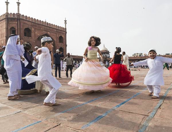 赶紧抓住最后的尾巴，像孩子一样拥抱夏日！