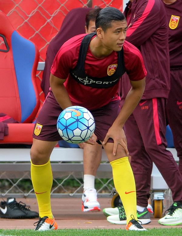 那个15年前身披红围巾的娃娃，今夜代表国足首发