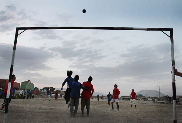 BBC探访阿富汗叙利亚足球：球员重伤丧命，但联赛从未止步