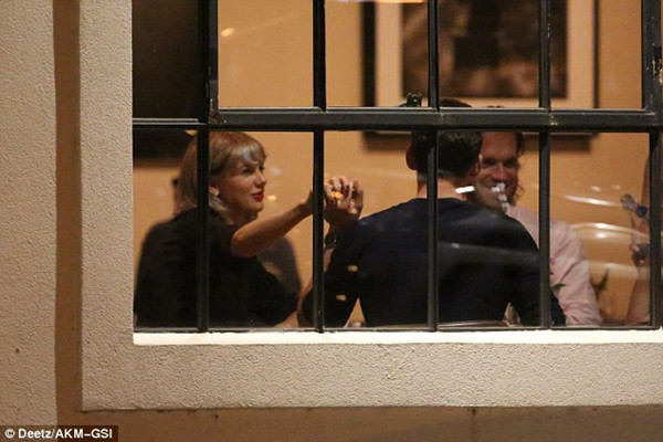 撑了三个月，霉霉抖森分手！期待霉霉新专辑……