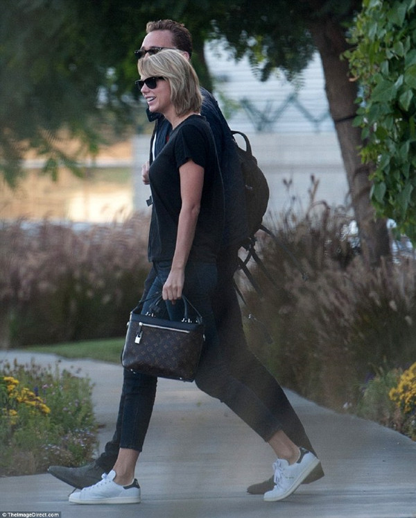 撑了三个月，霉霉抖森分手！期待霉霉新专辑……