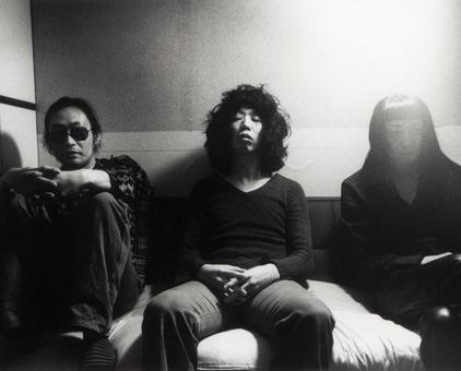 夜半歌声丨这个日本怪咖的抖腿神曲，配葛优瘫刚刚好