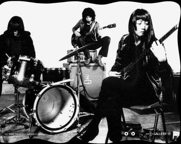 夜半歌声丨这个日本怪咖的抖腿神曲，配葛优瘫刚刚好