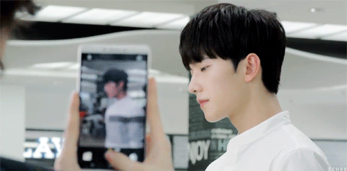 白衬衫是个好东西，每个男神都有一件