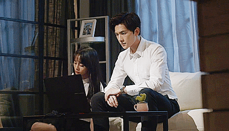 白衬衫是个好东西，每个男神都有一件