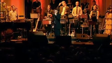 夜半歌声丨听英伦流行乐，别错过这个可爱又优雅的大叔