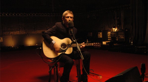 夜半歌声丨听英伦流行乐，别错过这个可爱又优雅的大叔