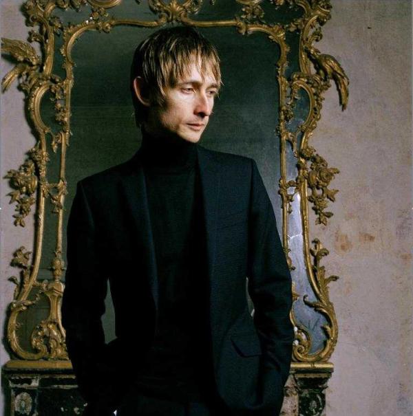 夜半歌声丨听英伦流行乐，别错过这个可爱又优雅的大叔