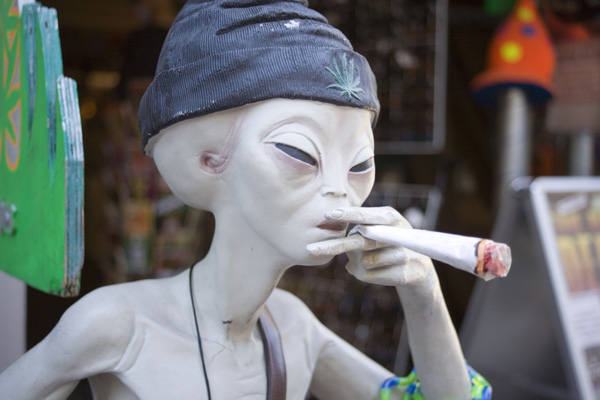 好莱坞科幻电影里的隐喻：外星人入侵与冷战恐惧、原子能焦虑