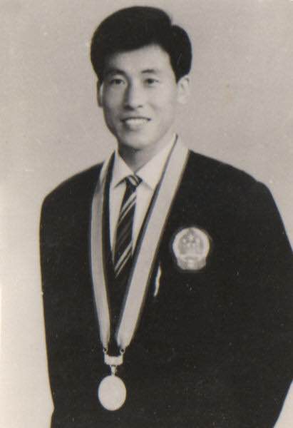 他是中国最老的足球解说员，詹俊只服他