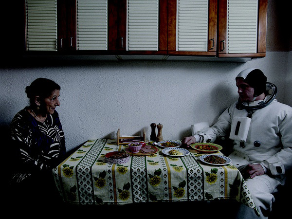 睡不着｜如果你住过老居民楼，便能理解这孤独