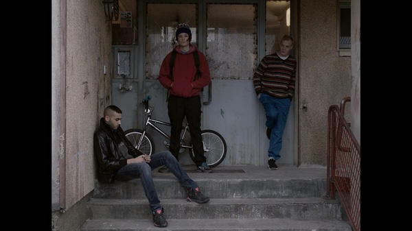 睡不着｜如果你住过老居民楼，便能理解这孤独