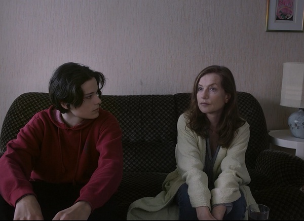 睡不着｜如果你住过老居民楼，便能理解这孤独