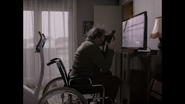 睡不着｜如果你住过老居民楼，便能理解这孤独