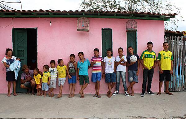 巴西夫妇组家庭足球队，连生13个儿子个个都是球星名