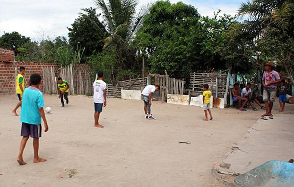 巴西夫妇组家庭足球队，连生13个儿子个个都是球星名