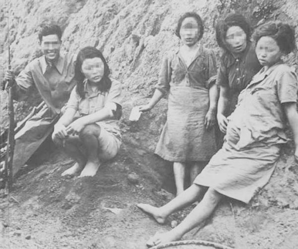 中国“慰安妇”：强征与诱骗基础上的军事性奴隶制度