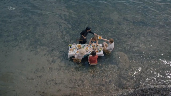 一家英国人在希腊小岛上生活的故事为什么收视率这么高？