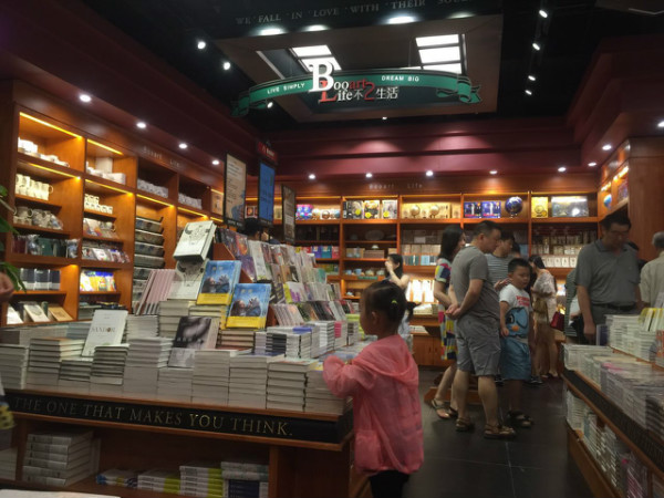 围观西西弗武汉新店：经典著作比例大减，大量时尚生活类图书