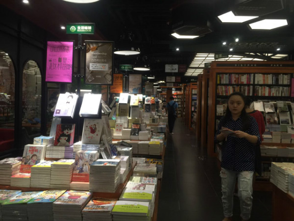 围观西西弗武汉新店：经典著作比例大减，大量时尚生活类图书