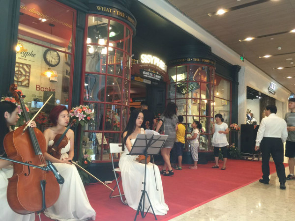 围观西西弗武汉新店：经典著作比例大减，大量时尚生活类图书