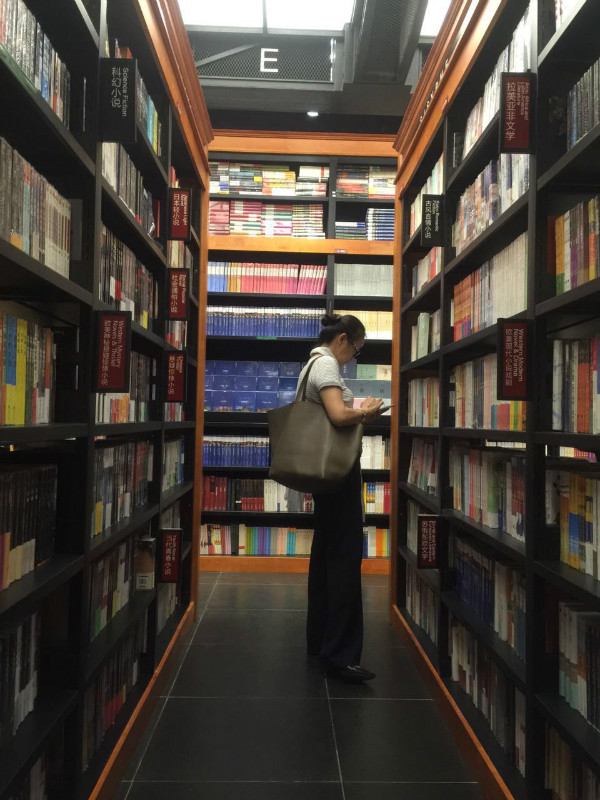 围观西西弗武汉新店：经典著作比例大减，大量时尚生活类图书