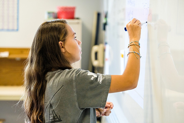 趣看｜歪果仁教师出奇招，学生踩着动感单车上数学