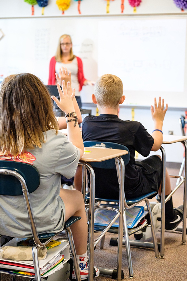 趣看｜歪果仁教师出奇招，学生踩着动感单车上数学