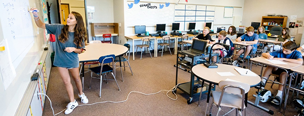 趣看｜歪果仁教师出奇招，学生踩着动感单车上数学