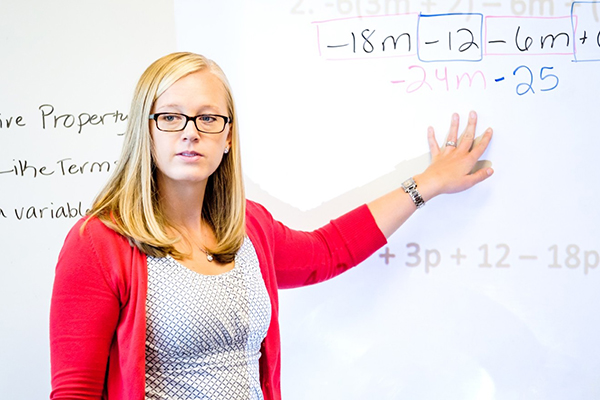 趣看｜歪果仁教师出奇招，学生踩着动感单车上数学