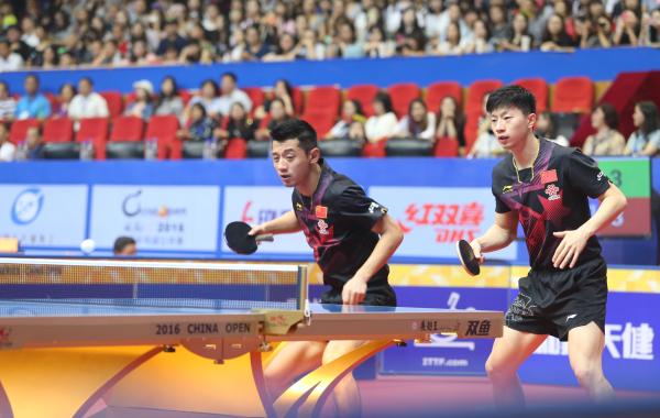 全场都是女粉撕心裂肺的加油声，国乒爆红也有幸福的烦恼