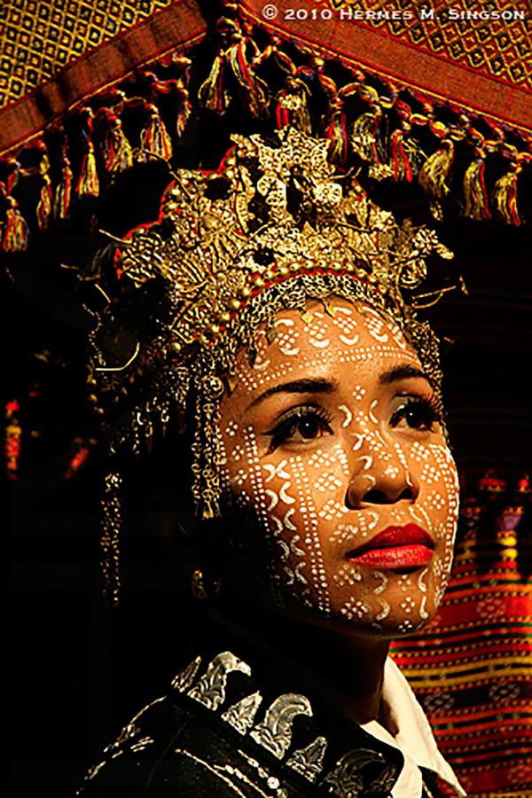 世界各地的传统婚礼穿什么？