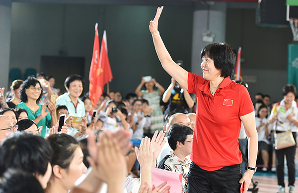 郎平续约或延至明年再谈，为推广排球频繁现身综艺节目