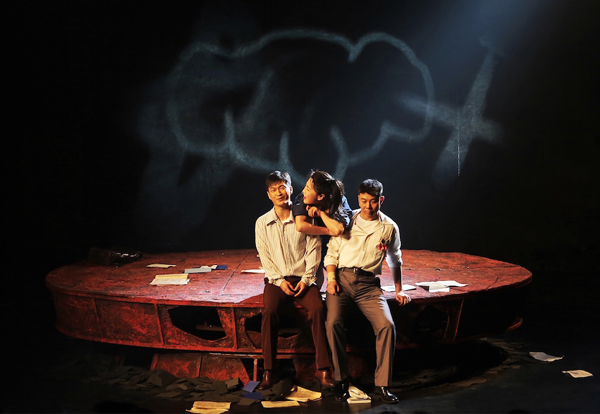 康洪雷监制、冯宪珍反串的《搁浅》是部什么戏？