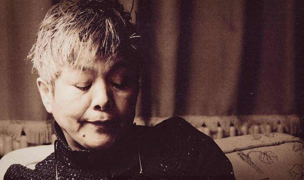 康洪雷监制、冯宪珍反串的《搁浅》是部什么戏？