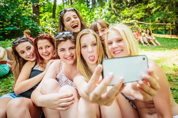 社交媒体正在毁掉英国少女？