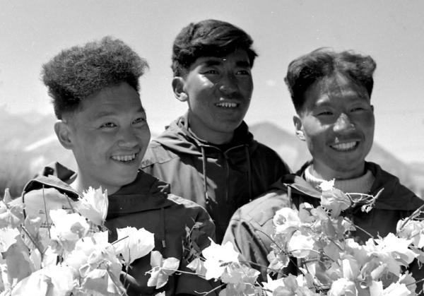 82岁登山名宿屈银华去世，曾首次从北坡登顶珠穆朗玛峰