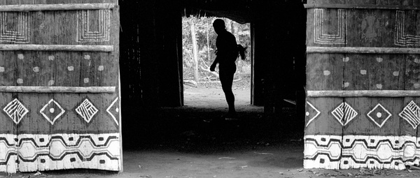 睡不着｜一则时间折叠的黑白寓言