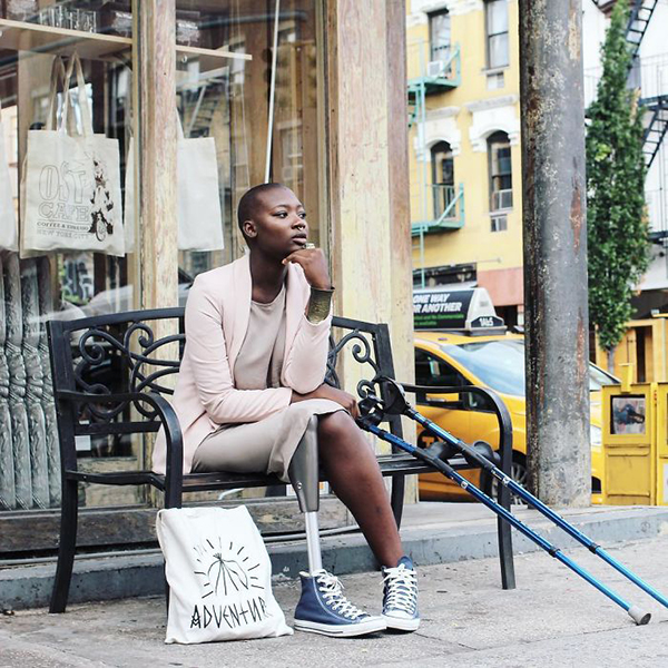 截肢女孩成为时尚博主，只有自己能决定自己的价值