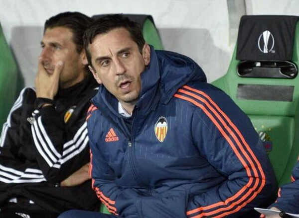 两年时间，这位华裔老板就这样摧毁了一支传统豪门