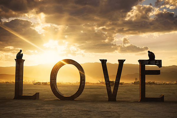 趣看｜仅存8天的临时之城，沙漠中的现世乌托邦