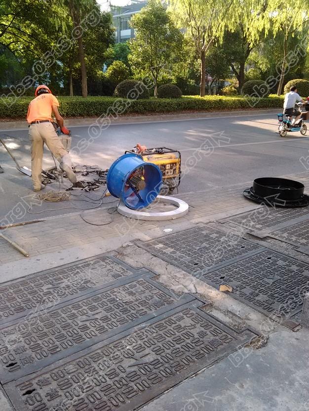 2换井盖4.JPG