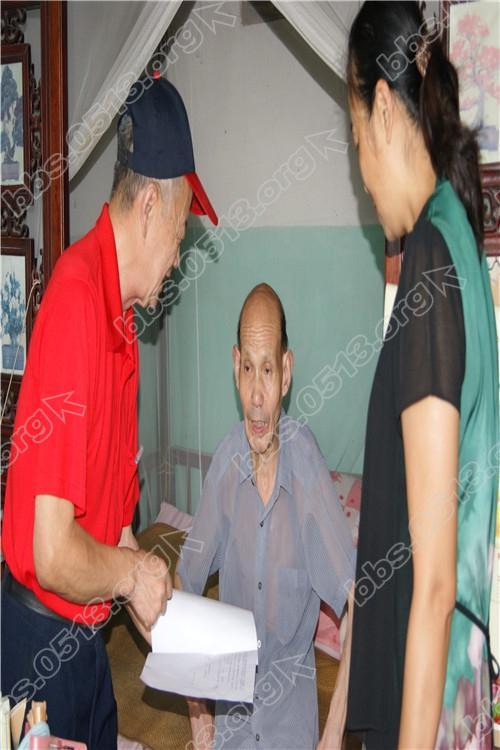 第八支部党员胡海清走访看望孤寡老人李庆生.jpg