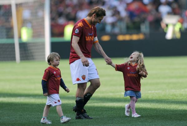 40岁“狼王”托蒂的亲笔信：我为什么把一生都献给罗马？