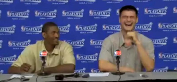 姚明表情包火到了非洲和中东！路牌和报纸竟然都有他