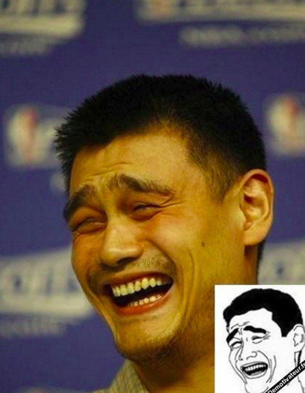 姚明表情包火到了非洲和中东！路牌和报纸竟然都有他