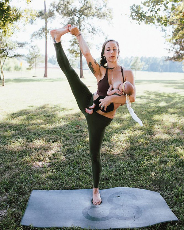 趣看｜扭成麻花也能喂奶？瑜伽哺乳涨姿势